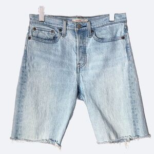 LEVI'S Wedgie Straight Light Blue Denim Jorts Size 27